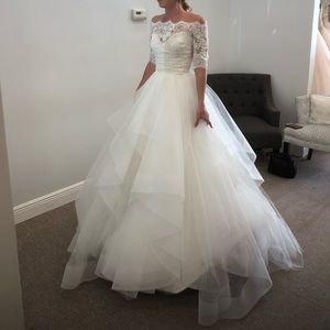 BRAND NEW WITH TAGS Hayley Paige wedding dress